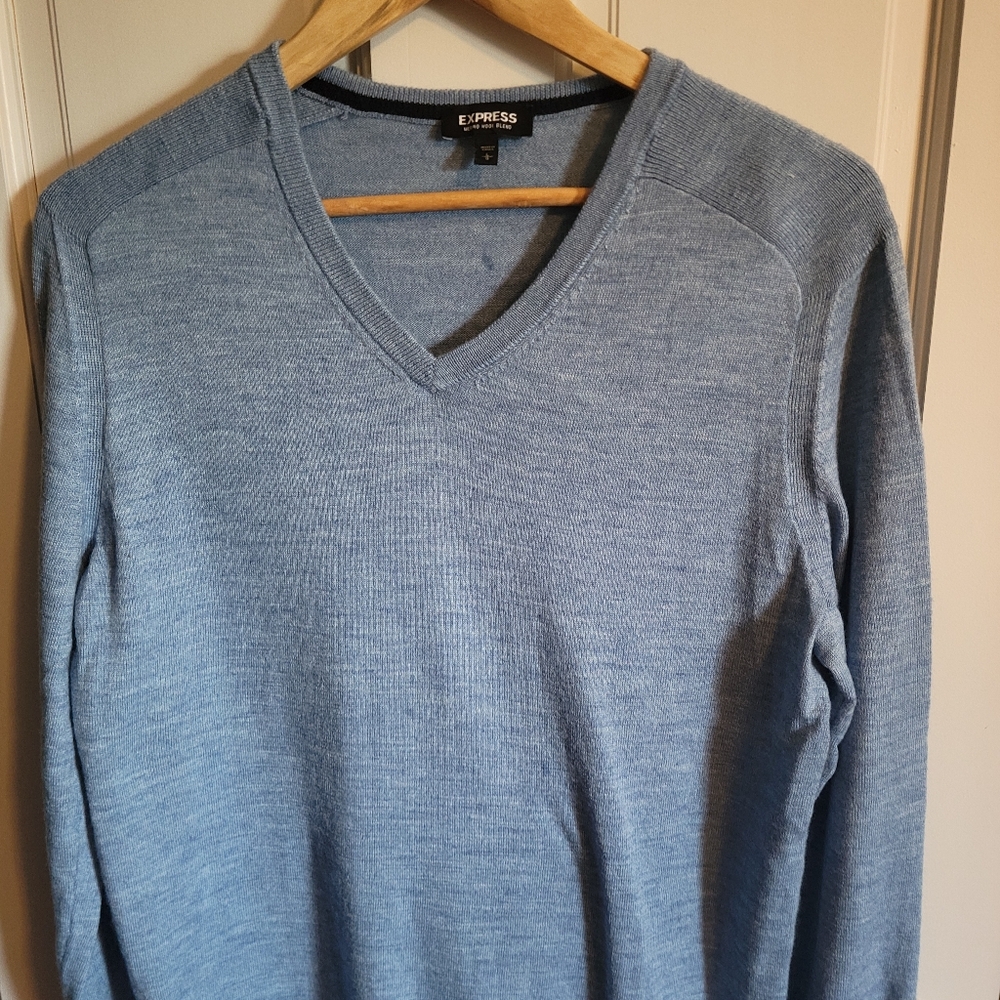 Express Men's Light Blue V-Neck Sweater
